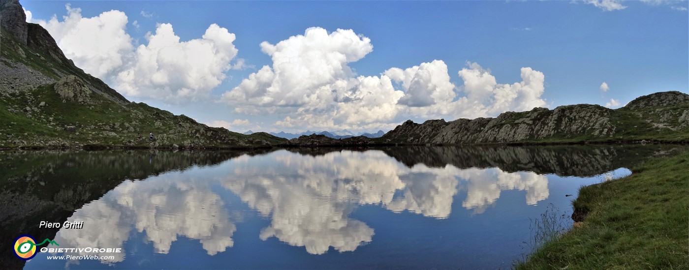 91 Nuvole bianche si specchiano nel lago !.jpg